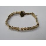 9ct GOLD GATE BRACELET WITH HEART FORM CLASP