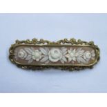 PRETTY FLORAL DECORATED CAMEO STYLE BROOCH IN VICTORIAN GOLD COLOURED MOUNT