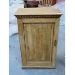 LIGHT OAK SINGLE DOOR CUPBOARD