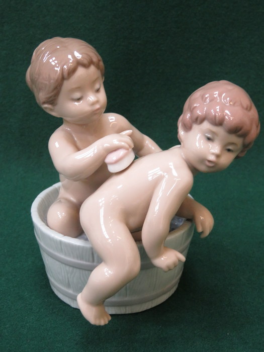 LLADRO GLAZED CERAMIC FIGURE GROUP OF TWO YOUNG BOYS GETTING WASHED