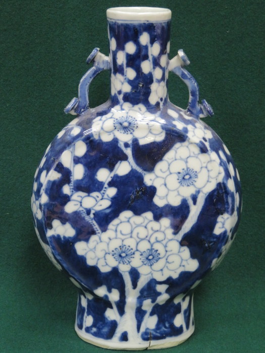 BLUE AND WHITE GLAZED CERAMIC MOON FLASK WITH FLORAL DECORATION AND FOUR CHINESE CHARACTER MARKS TO