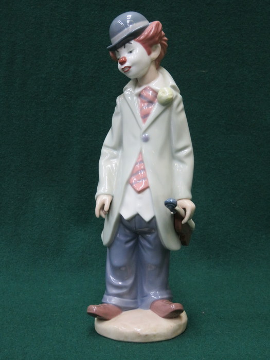 LLADRO GLAZED CERAMIC CLOWN WITH VIOLIN 23cm