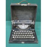 CASED VINTAGE UNDERWOOD TYPEWRITER