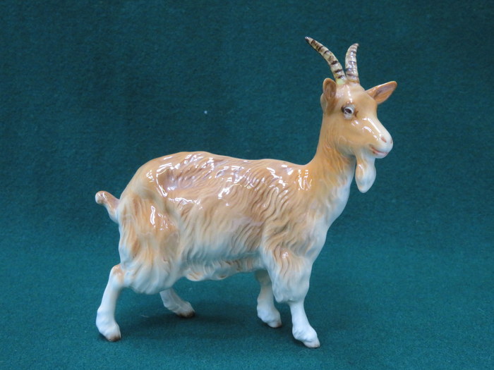 BESWICK GLAZED CERAMIC GOAT NO 1035 BY ARTHUR GREDINGTON 14cm