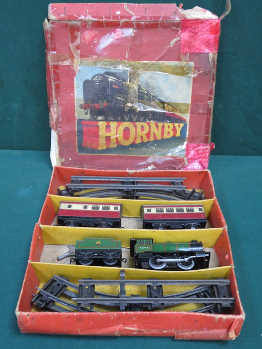 BOXED HORNBY O GAUGE CLOCKWORK TRAIN SET