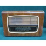 ART DECO STYLE WALNUT VENEERED 'REGENTONE' RADIO