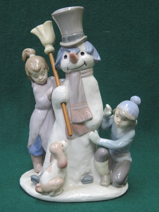 LLADRO GLAZED CERAMIC FIGURE GROUP " THE SNOWMAN" NO 5713 21cm