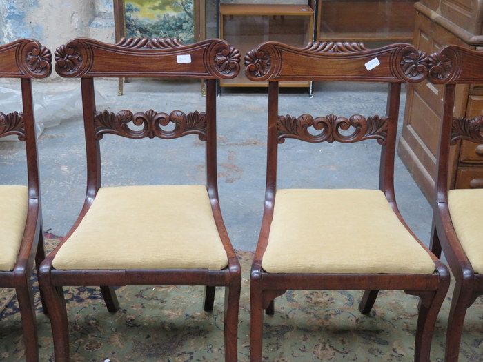 SET OF FOUR HEAVILY CARVED ANTIQUES MAHOGANY DINING CHAIRS