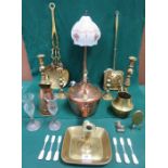 SMALL PARCEL OF COPPER AND BRASS INCLUDING KETTLE, CANDLESTICKS, CHESTNUT ROASTER, ETC.