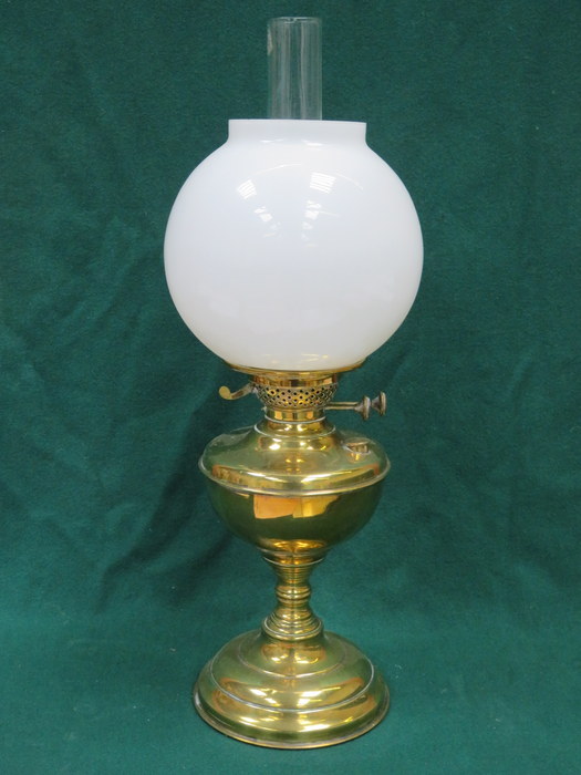 DECORATIVE VINTAGE BRASS OIL LAMP WITH SHADE