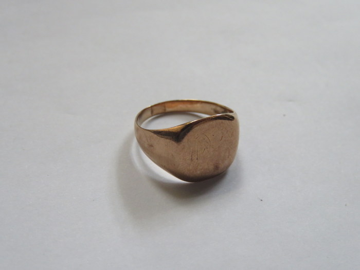 9ct GOLD SIGNET RING