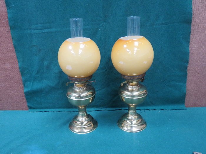 PAIR OF VINTAGE BRASS DUPLEX OIL LAMP WITH GLASS SHADES