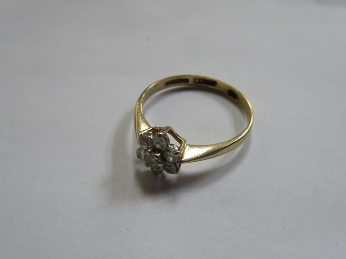 9ct GOLD DIAMOND SET FLORAL DRESS RING