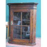 SMALL OAK INGLE DOOR GLAZED WALL MOUNTING CORNER DISPLAY CABINET