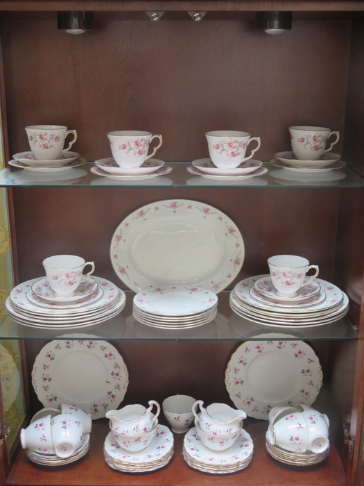 QUANTITY OF ROYAL OSBOURNE TEAWARE,