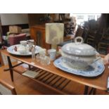 MIXED LOT INCLUDING BLUE AND WHITE CERAMICS,