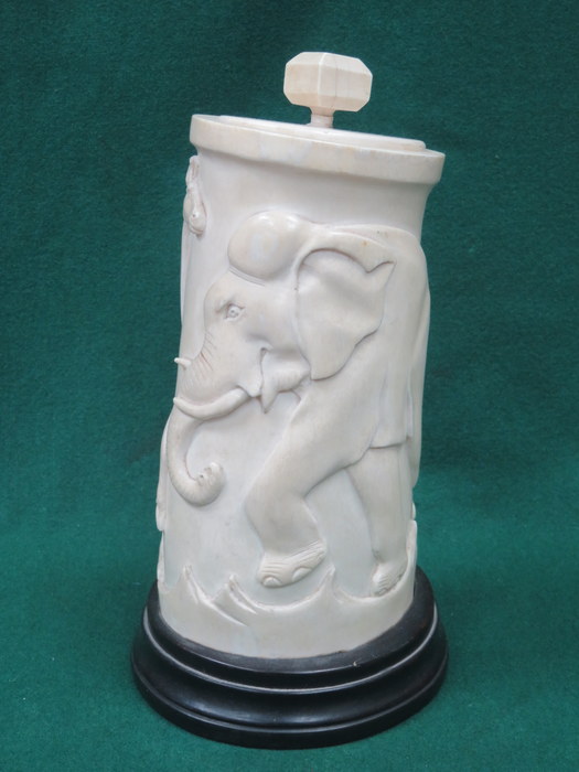 1920s/30s CARVED IVORY BRUSH POT WITH COVER, DECORATED WITH AN ELEPHANT AND GIRAFFE,