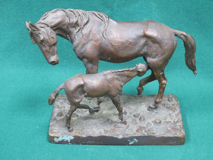 BRONZE EFFECT FIGURE GROUP DEPICTING A HORSE AND FOAL, SIGNED TO BASE,
