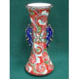 19th CENTURY HANDPAINTED AND TUBE LINED TWO HANDLED ORIENTAL VASE,