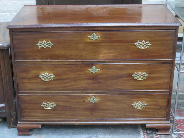 ANTIQUE MAHOGANY CHEST OF THREE DRAWERS