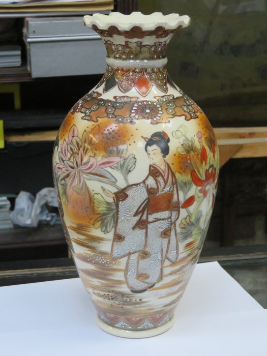 ORIENTAL STYLE HANDPAINTED CERAMIC VASE