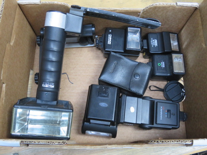 MIXED LOT OF VARIOUS CAMERA FLASHES