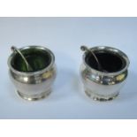 PAIR OF HALLMARKED SILVER OPEN SALTS WITH SPOONS