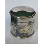 HALLMARKED SILVER CIRCULAR DRESSING JAR WITH GILT INTERIOR,