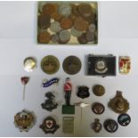 MIXED LOT OF VARIOUS MILITARY BUTTONS AND BADGE, ETC.