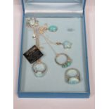 MIXED LOT OF 925 SILVER AND TURQUOISE COLOURED JEWELLERY INCLUDING RINGS, PENDANTS, ETC.