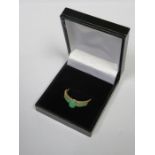 9ct GOLD DRESS RING SET WITH JADE COLOURED STONES
