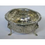 HALLMARKED IRISH SILVER REPOUSSE DECORATED BON BON DISH, DUBLIN ASSAY, DATED 1902,