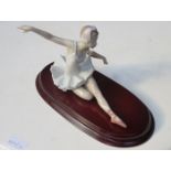 LLADRO FIGURE OF A BALLET DANCER ON STAND