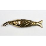 A 9ct gold articulated fish pendant, L. 4cm.