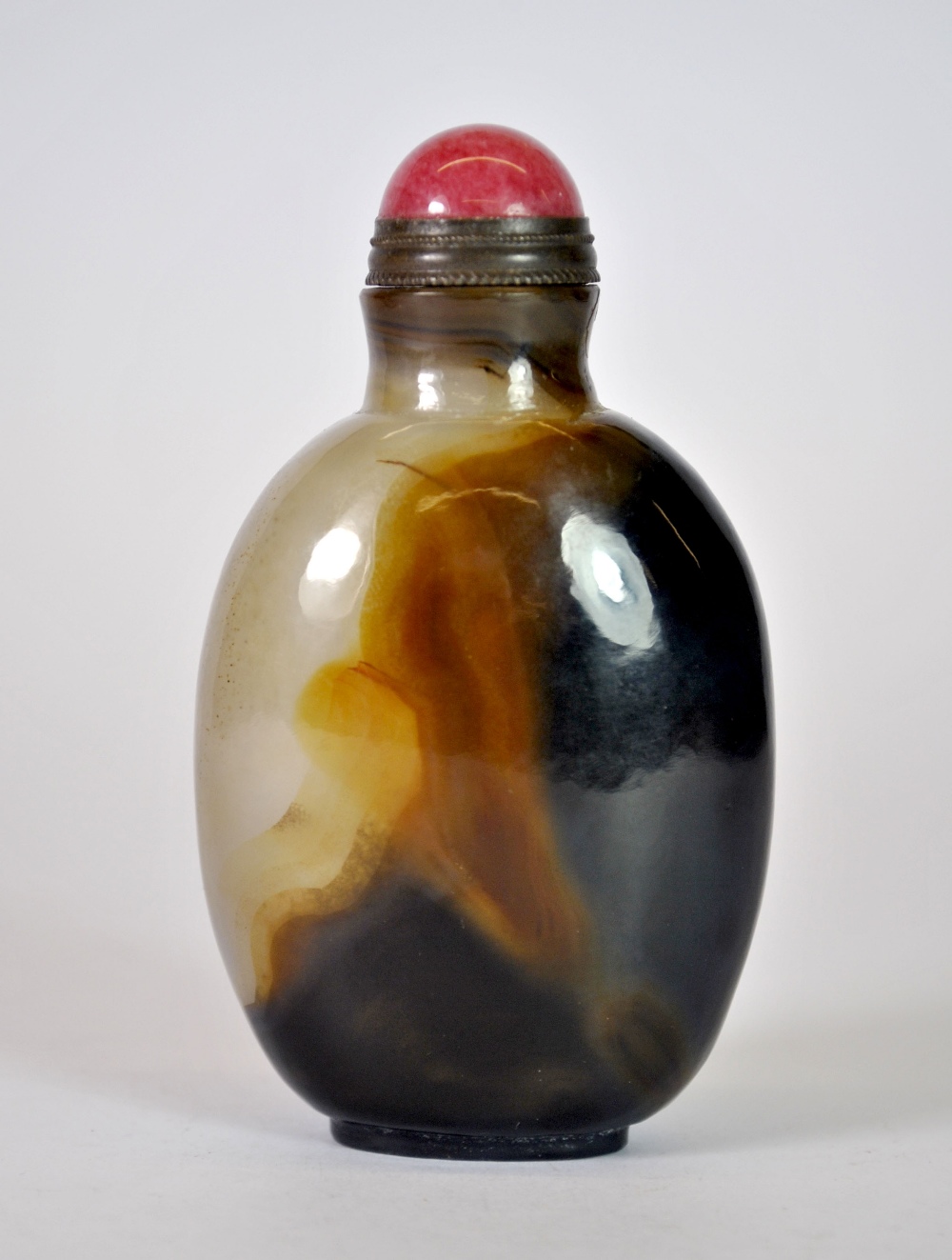 An unusual Chinese banded agate snuff bottle (well hollowed) with gilt and pink hardstone stopper, - Image 2 of 2