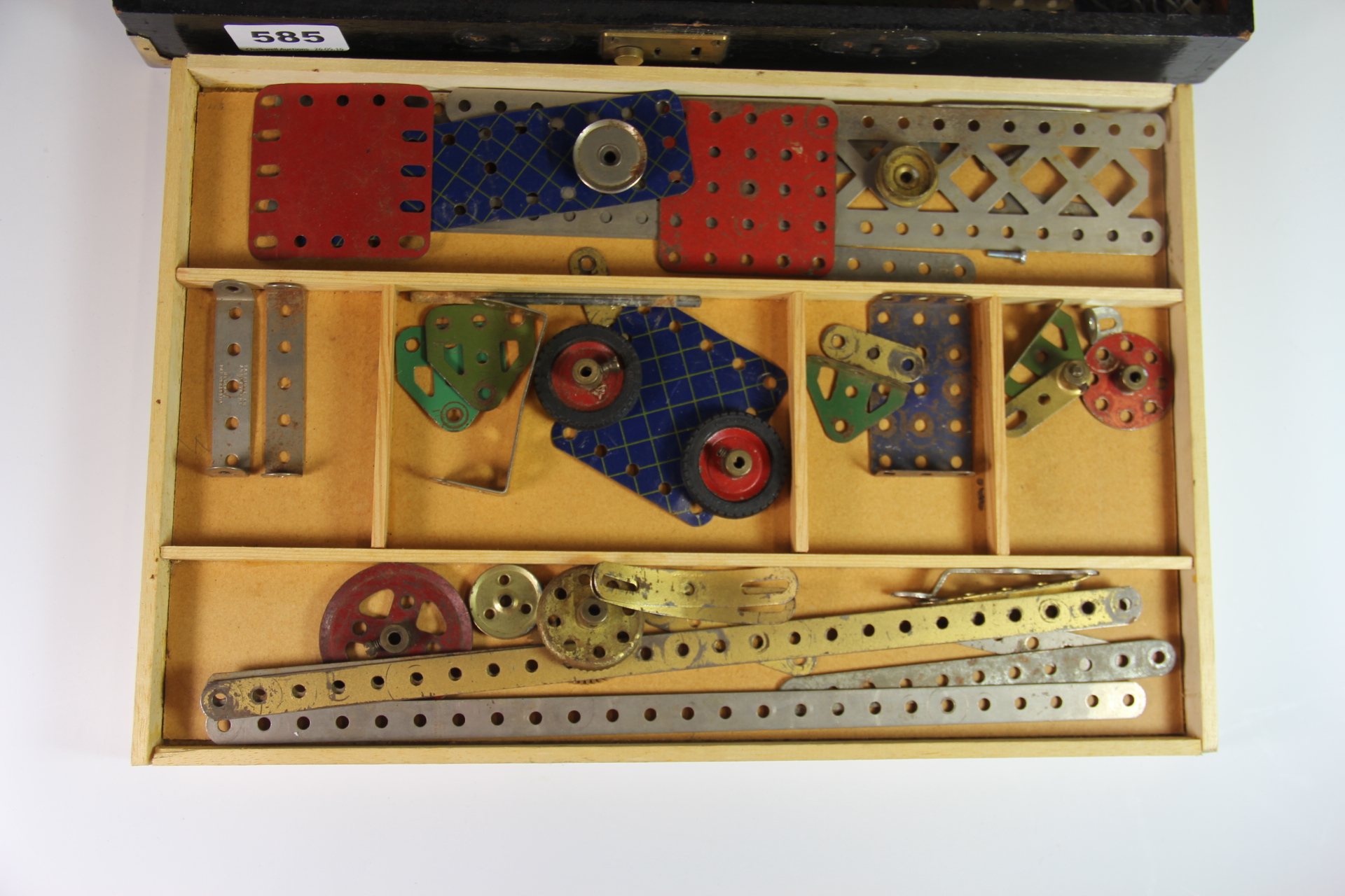 A vintage Meccano set including a racing car. - Image 5 of 6