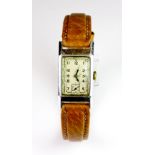 Vintage mechanical mid size wristwatch with a 17 jewel movement.