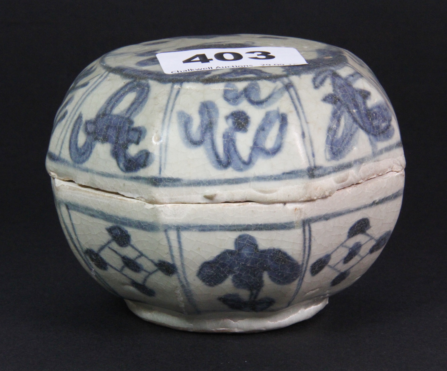 A Chinese Ming Dynasty Wanli period porcelain box and cover of Kraak design made for the Dutch