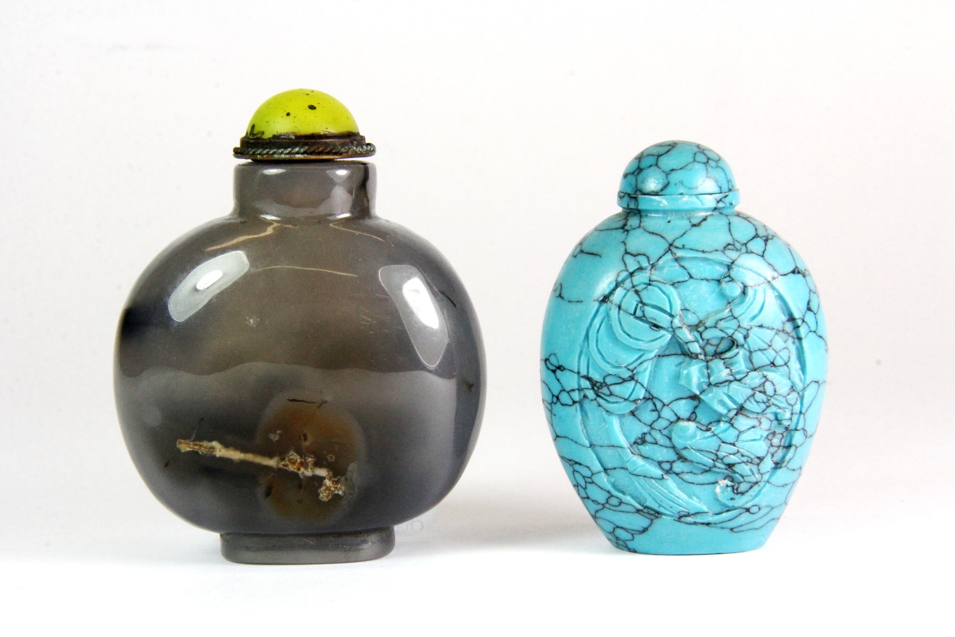 A unusual Chinese grey agate snuff bottle and a carved turquoise snuff bottle, H 6 & 7cm, Prov.