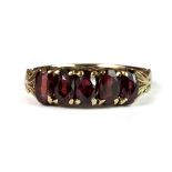 A pretty 9ct yellow gold garnet set ring (M).