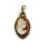 A yellow metal (tested minimum 9ct gold) mounted cameo pendant. L. 4cm.