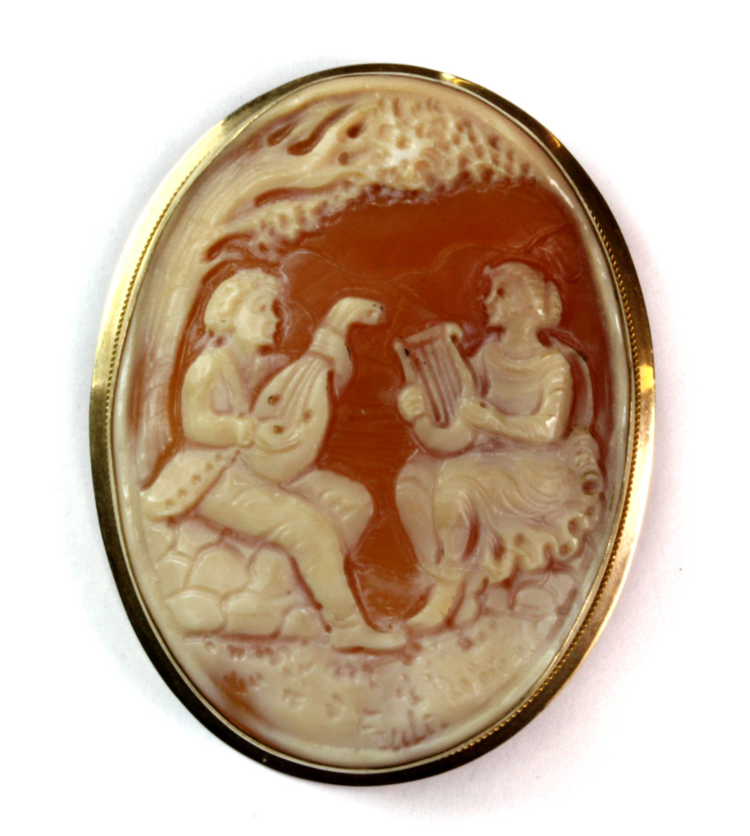 A 9ct yellow gold (stamped 375) mounted cameo brooch/pendant. L. 4.5cm. Est. £100-150.