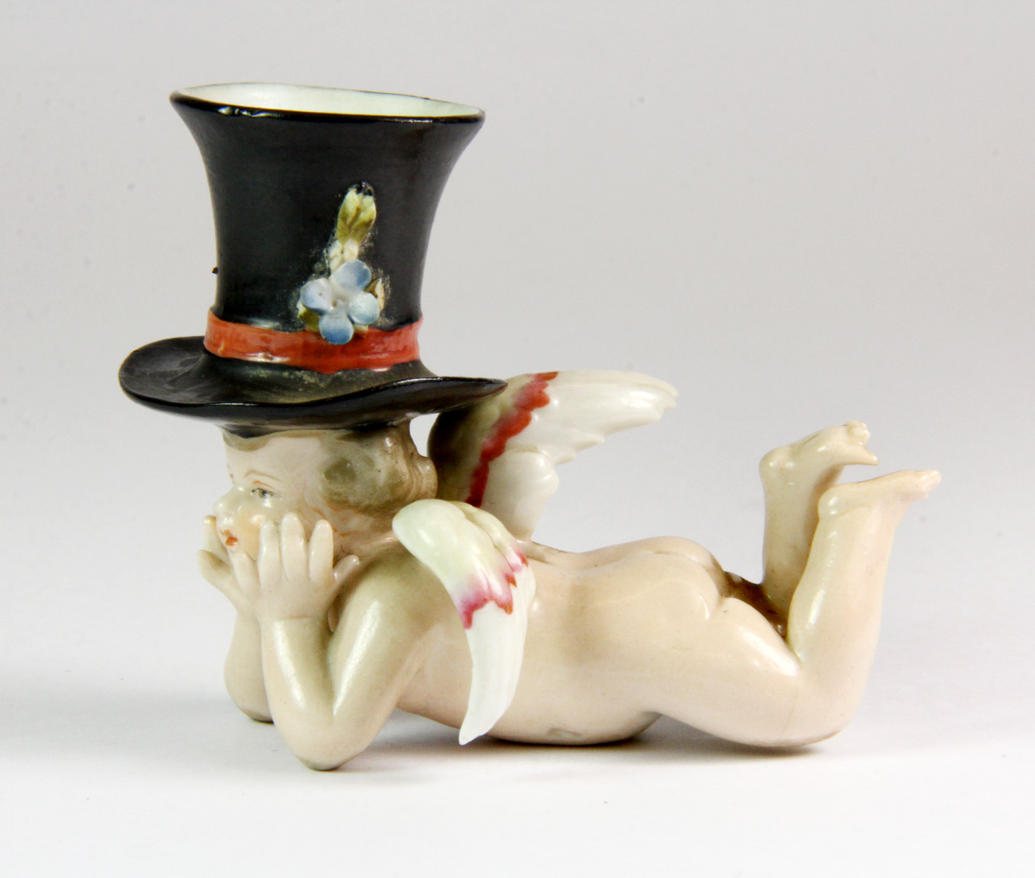 A lovely 19th century German porcelain cherub "cake" candlestick, L. 7cm, H. 5.5cm. - Image 2 of 4