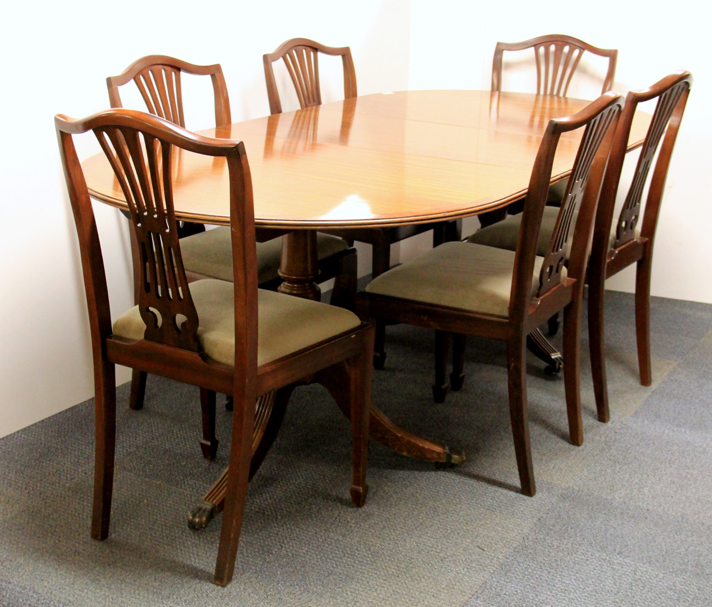 A Regency style mahogany twin pillar extending dining table raised on three out swept reeded