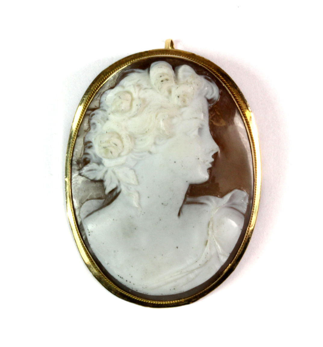 An 18ct yellow gold (stamped 750) mounted cameo brooch/pendant, L. 4cm.