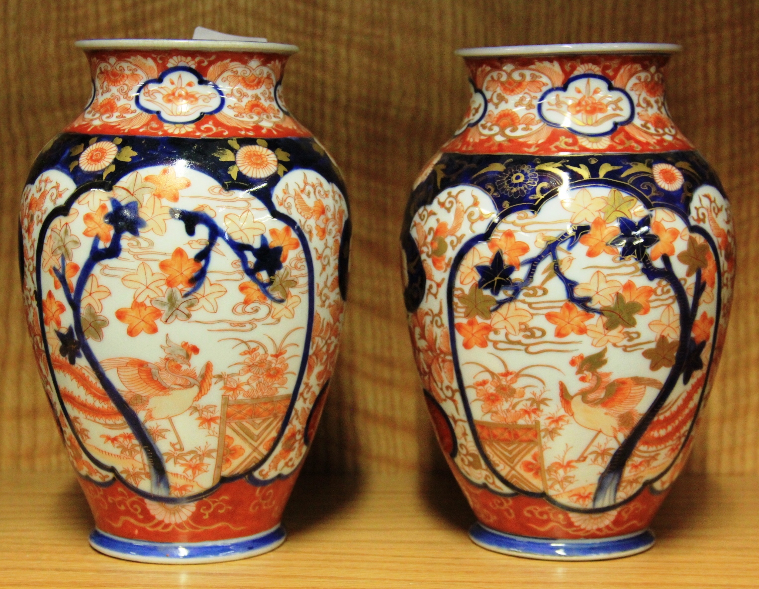 A pair of 19th century Japanese Imari vases, H. 21cm.