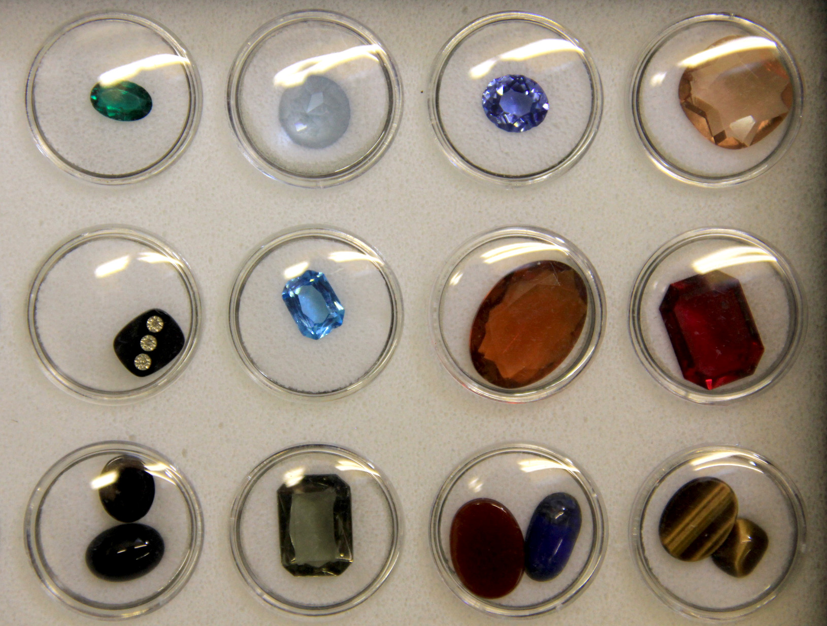 A box of containing over 50 unmounted gemstones including diamonds, sapphires, etc. - Image 3 of 5