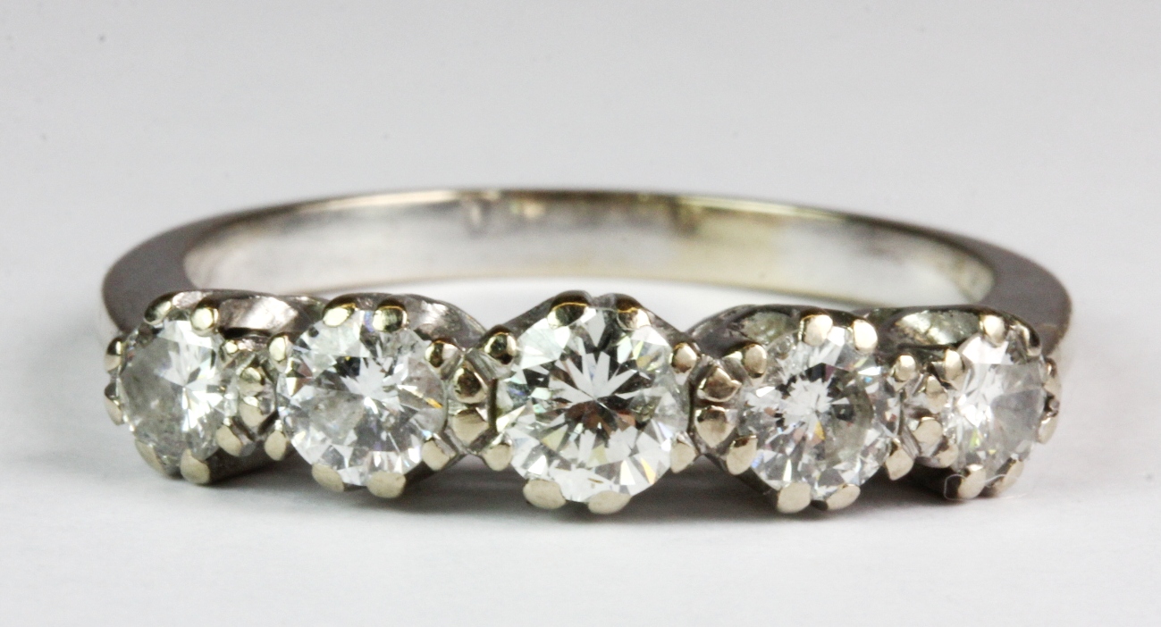 An stunning white metal (tested 18ct gold) five diamond set ring, approx 1.5ct diamnds (T). Est. £