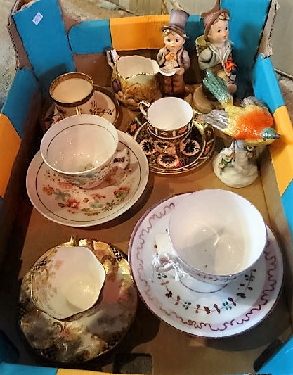 A mixed lot of decorative ceramics, including: a Royal Crown Derby Imari cabinet cup and saucer,