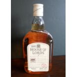 A bottle of House of Lords De Luxe Blended Scotch Whisky, bottled in the 1980s, 75cl, 43% vol.